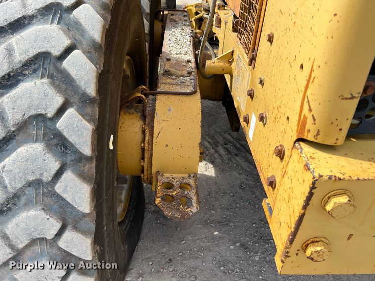 image for item DQ2252 1992 Caterpillar 120G  motor grader