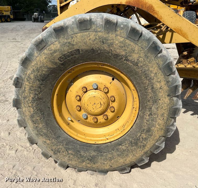 image for item DQ2252 1992 Caterpillar 120G  motor grader