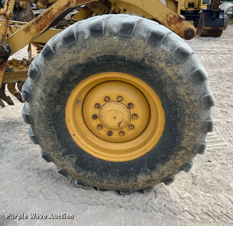 image for item DQ2252 1992 Caterpillar 120G  motor grader