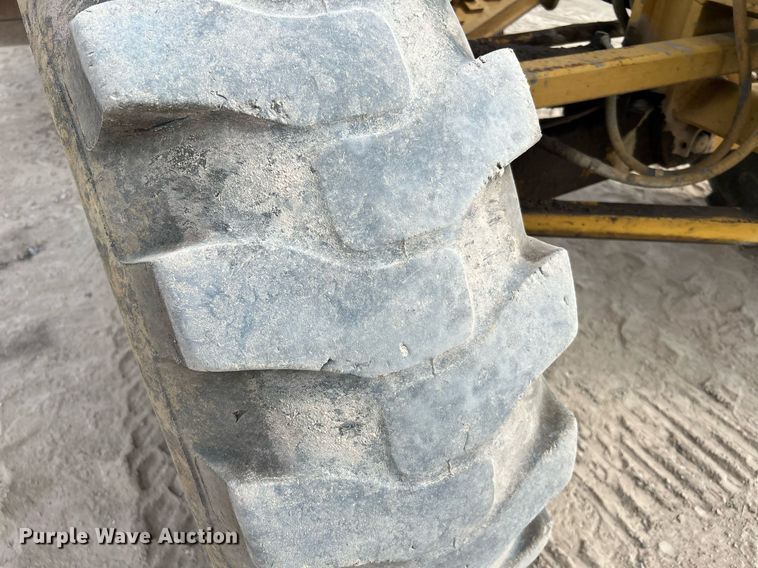 image for item DQ2252 1992 Caterpillar 120G  motor grader