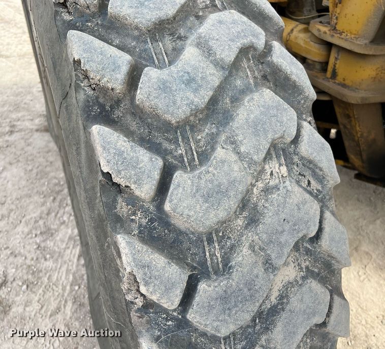 image for item DQ2252 1992 Caterpillar 120G  motor grader