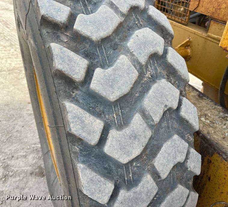 image for item DQ2252 1992 Caterpillar 120G  motor grader