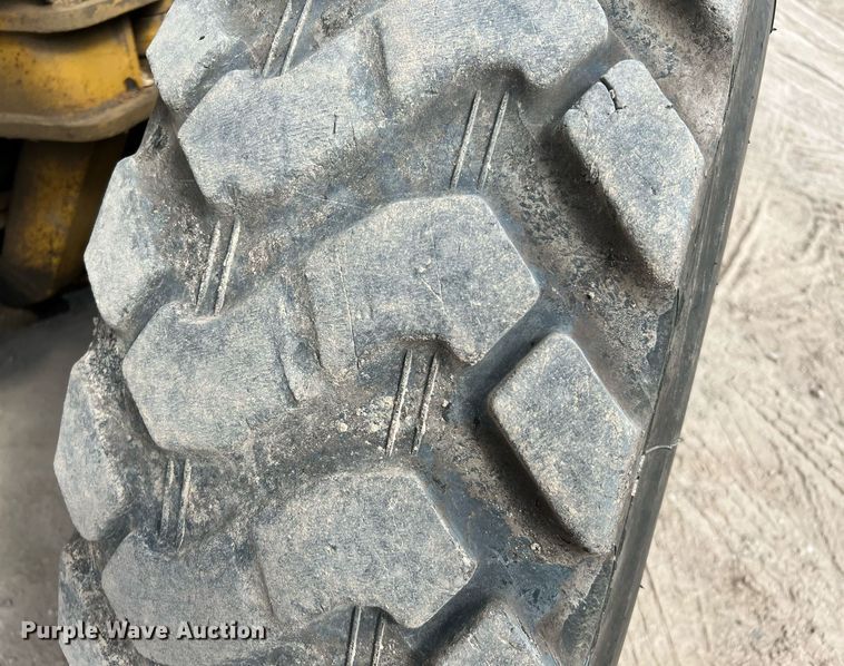 image for item DQ2252 1992 Caterpillar 120G  motor grader