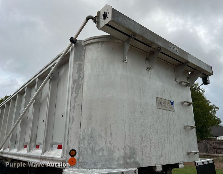 image for item DQ2256 1994 Mate  end dump trailer