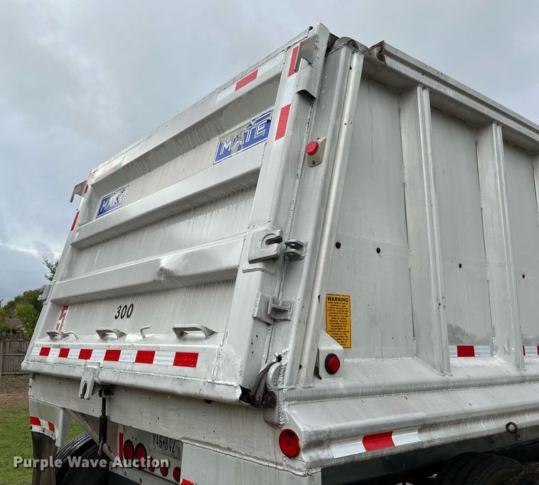 image for item DQ2256 1994 Mate  end dump trailer