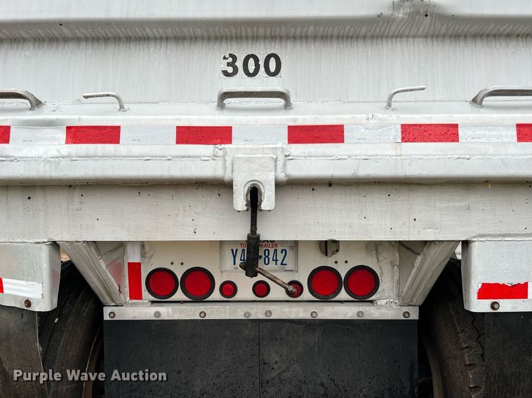 image for item DQ2256 1994 Mate  end dump trailer