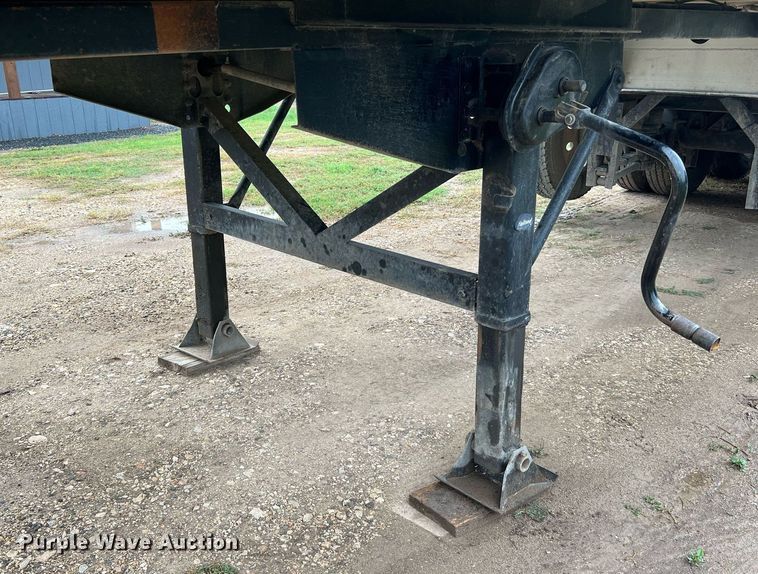 image for item DQ2256 1994 Mate  end dump trailer
