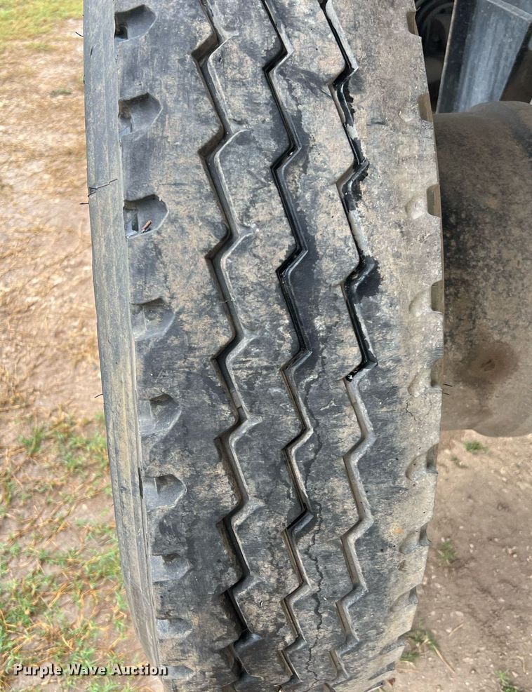 image for item DQ2256 1994 Mate  end dump trailer