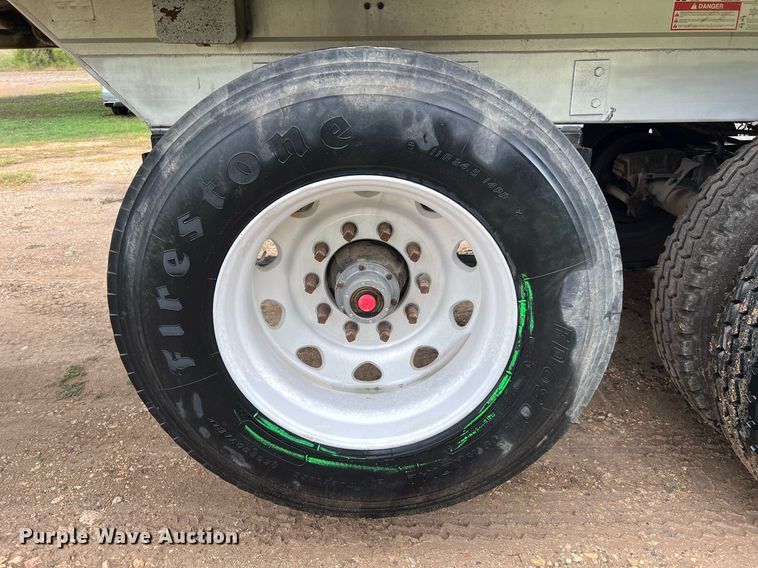 image for item DQ2256 1994 Mate  end dump trailer