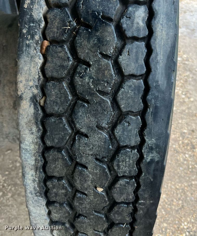 image for item DQ2256 1994 Mate  end dump trailer