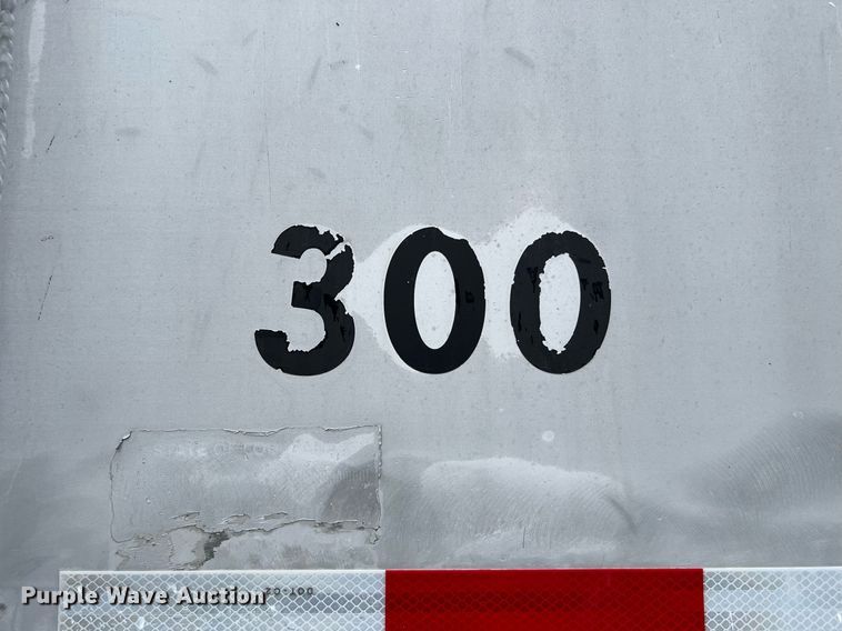 image for item DQ2256 1994 Mate  end dump trailer