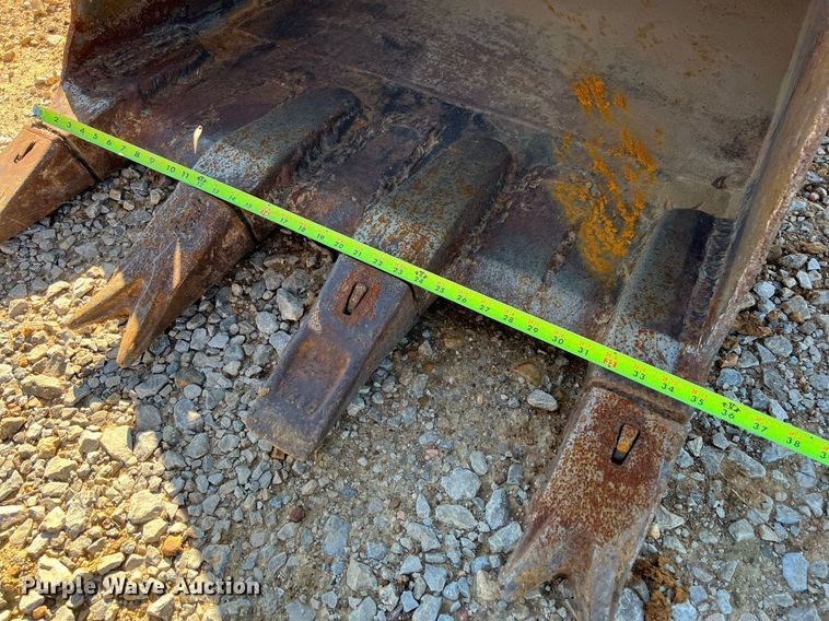 image for item DQ2260 2006 John Deere 160C LC  excavator