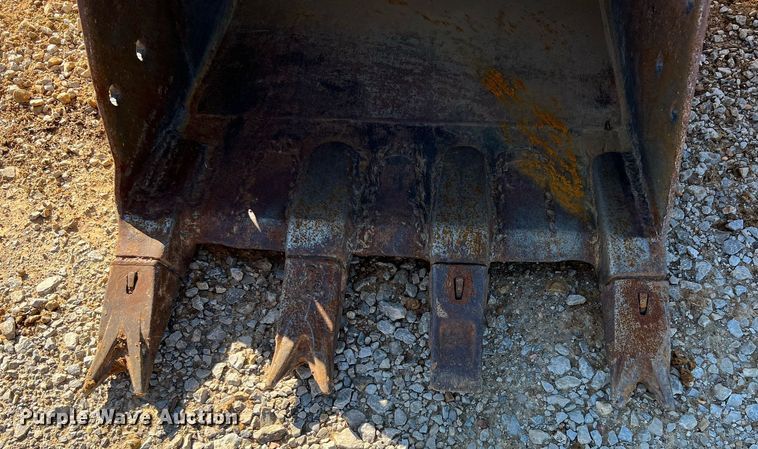 image for item DQ2260 2006 John Deere 160C LC  excavator