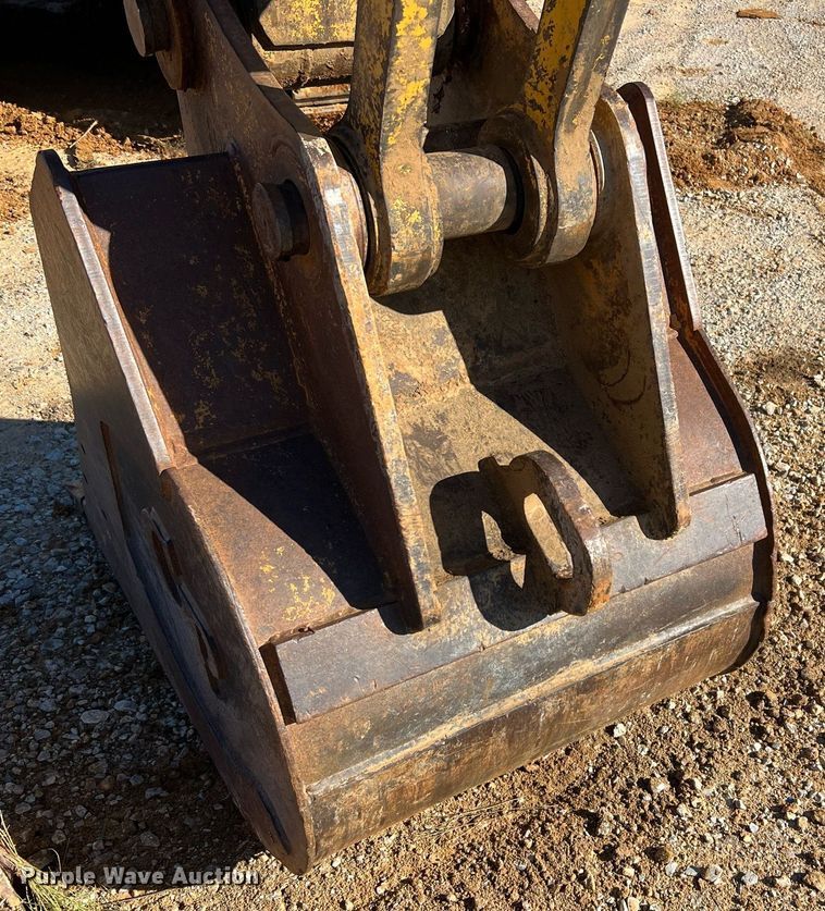 image for item DQ2260 2006 John Deere 160C LC  excavator