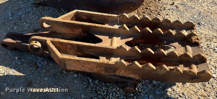 image for item DQ2260 2006 John Deere 160C LC  excavator