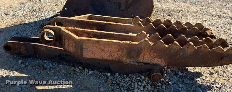 image for item DQ2260 2006 John Deere 160C LC  excavator