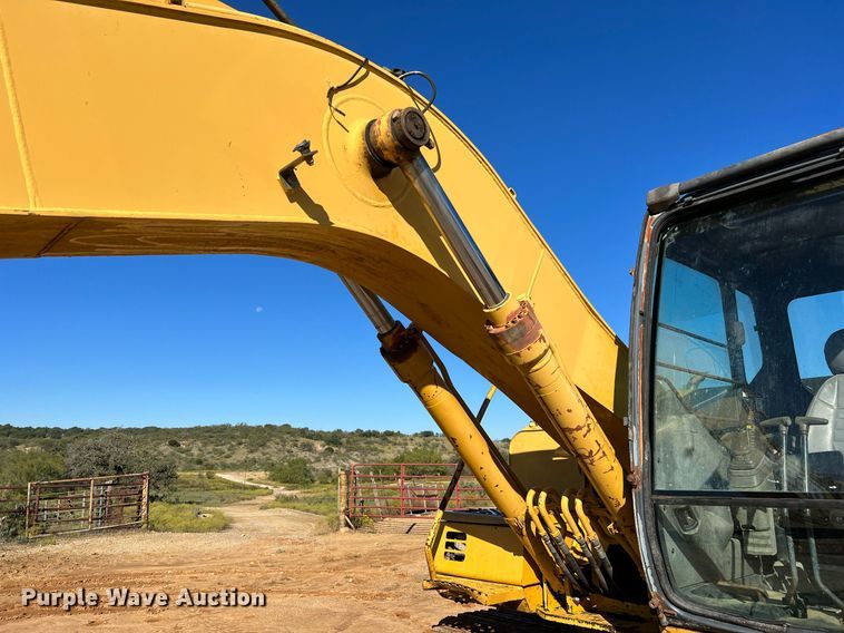 image for item DQ2260 2006 John Deere 160C LC  excavator