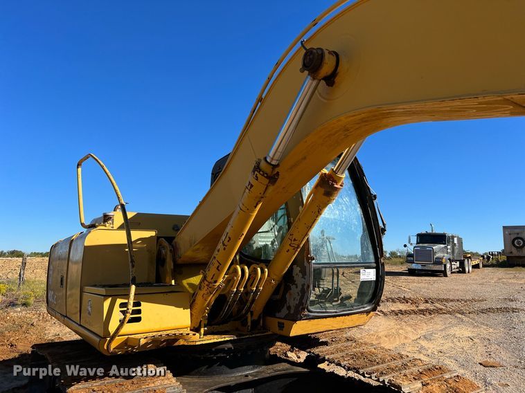 image for item DQ2260 2006 John Deere 160C LC  excavator