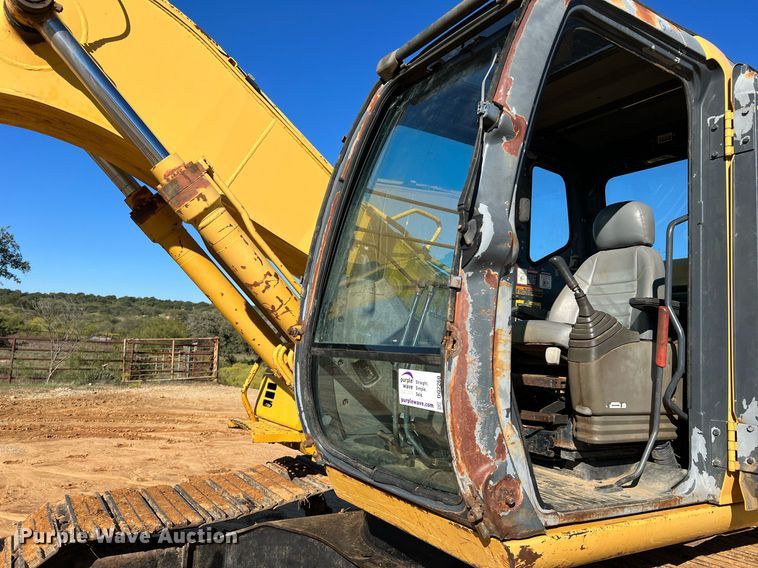 image for item DQ2260 2006 John Deere 160C LC  excavator