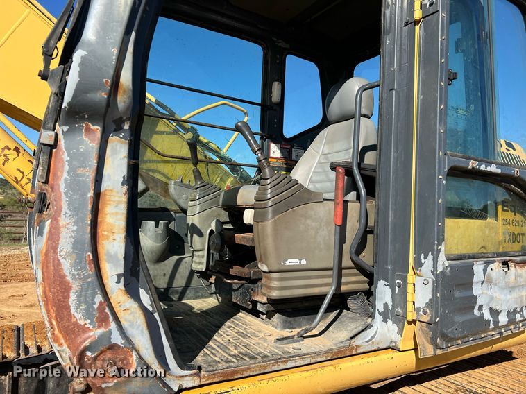 image for item DQ2260 2006 John Deere 160C LC  excavator