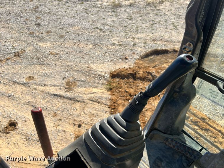 image for item DQ2260 2006 John Deere 160C LC  excavator