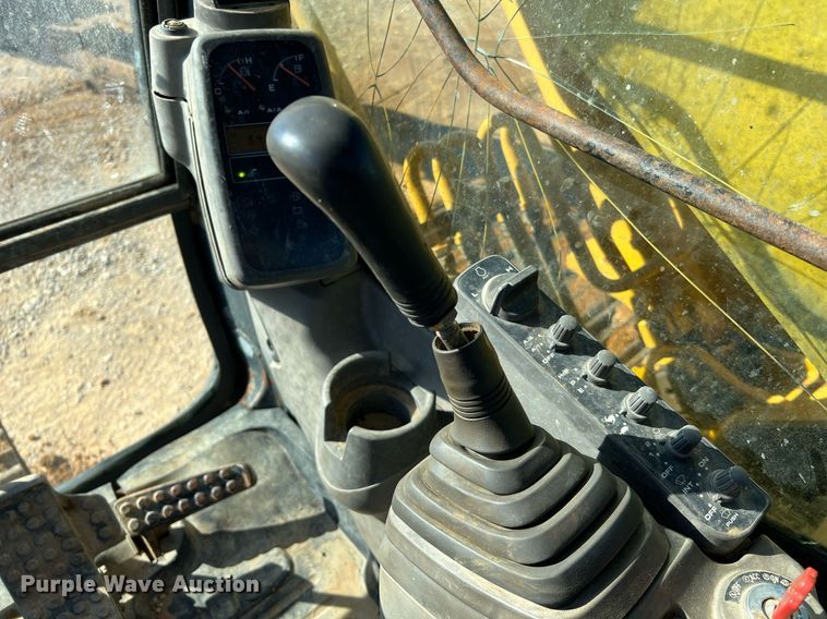 image for item DQ2260 2006 John Deere 160C LC  excavator