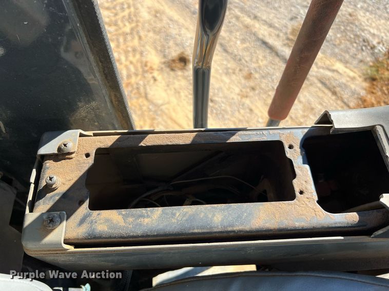 image for item DQ2260 2006 John Deere 160C LC  excavator