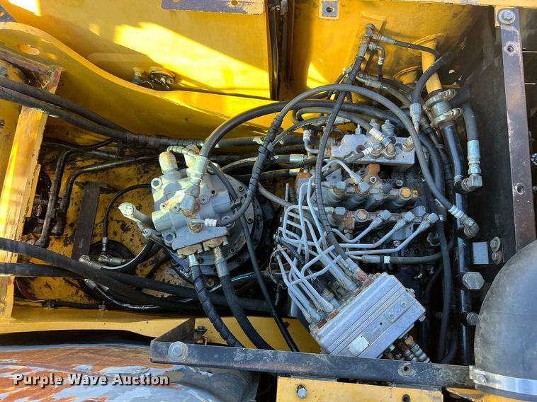 image for item DQ2260 2006 John Deere 160C LC  excavator