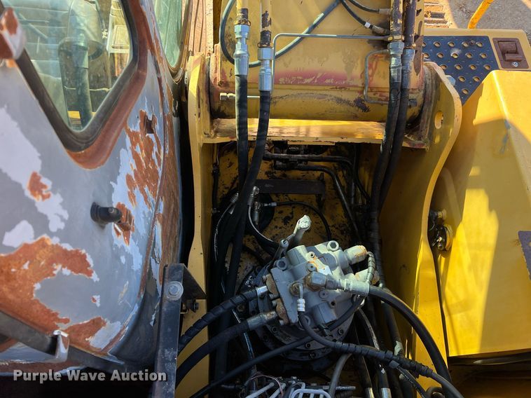 image for item DQ2260 2006 John Deere 160C LC  excavator