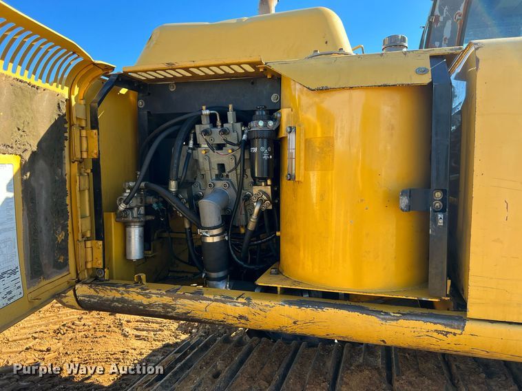 image for item DQ2260 2006 John Deere 160C LC  excavator