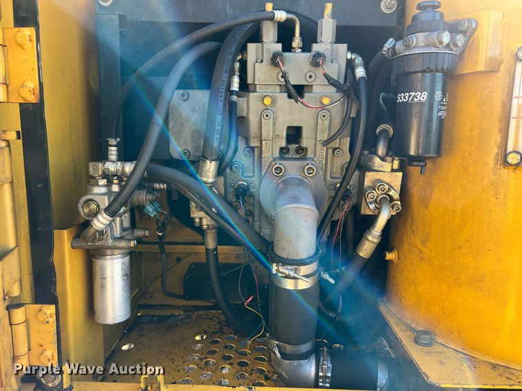 image for item DQ2260 2006 John Deere 160C LC  excavator