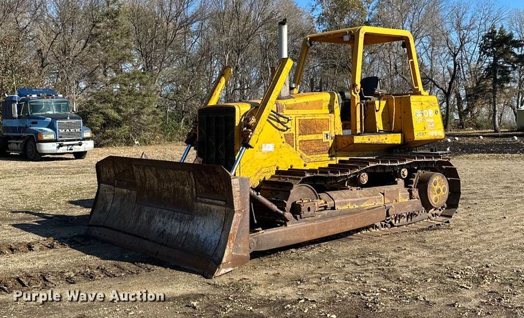 image for item DQ7391 1993 John Deere 850B  dozer