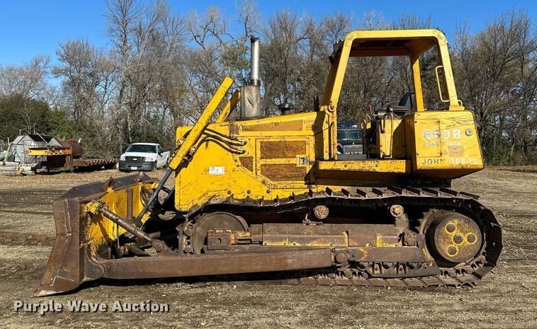 image for item DQ7391 1993 John Deere 850B  dozer