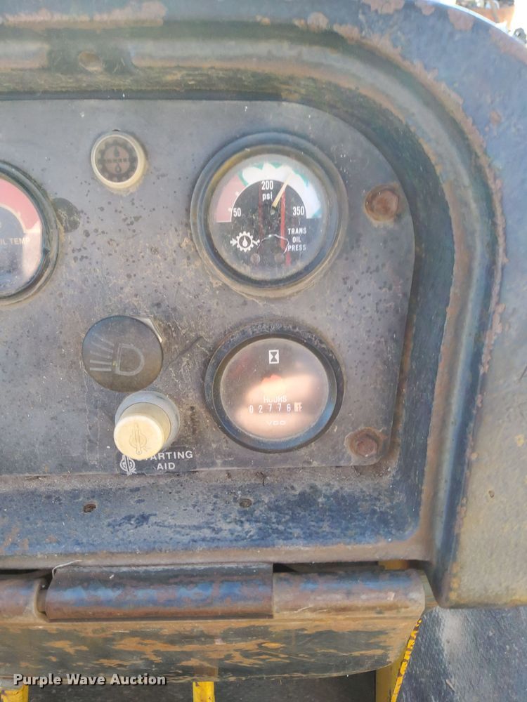 image for item DQ7391 1993 John Deere 850B  dozer