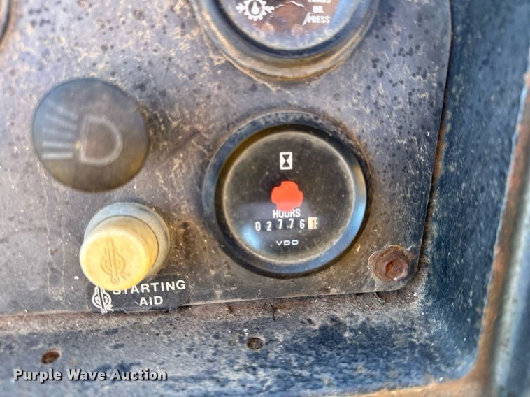 image for item DQ7391 1993 John Deere 850B  dozer