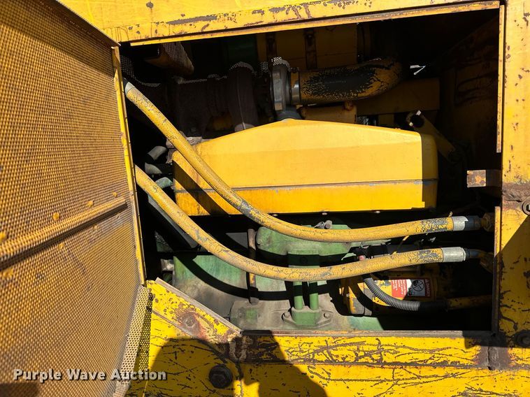 image for item DQ7391 1993 John Deere 850B  dozer