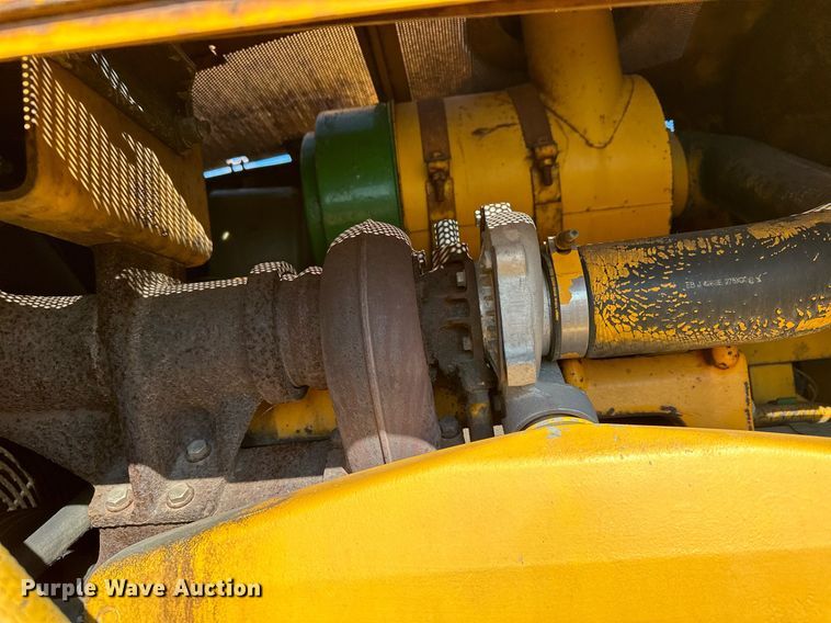 image for item DQ7391 1993 John Deere 850B  dozer