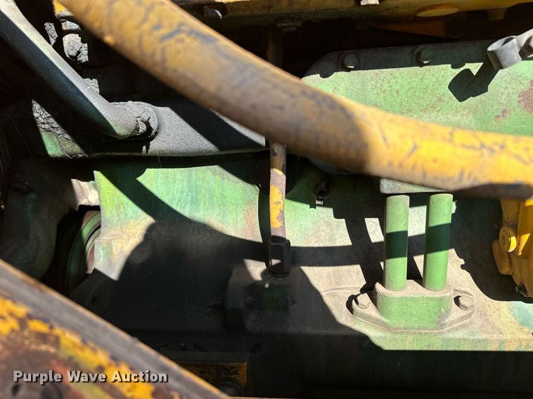 image for item DQ7391 1993 John Deere 850B  dozer