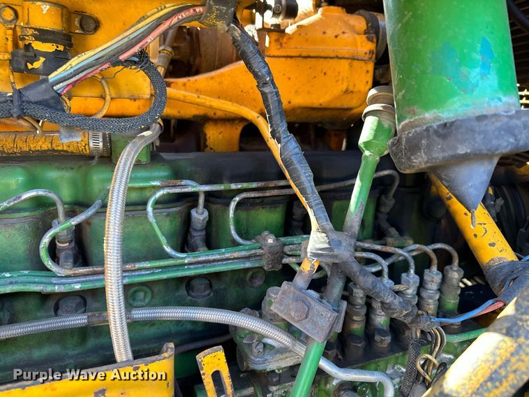 image for item DQ7391 1993 John Deere 850B  dozer