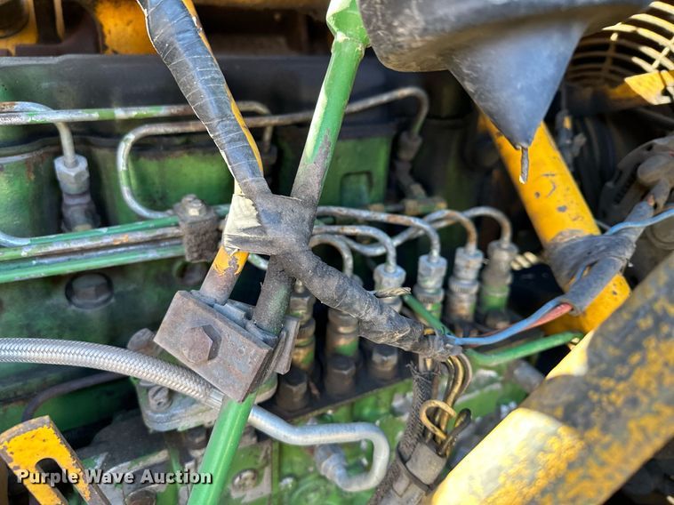 image for item DQ7391 1993 John Deere 850B  dozer