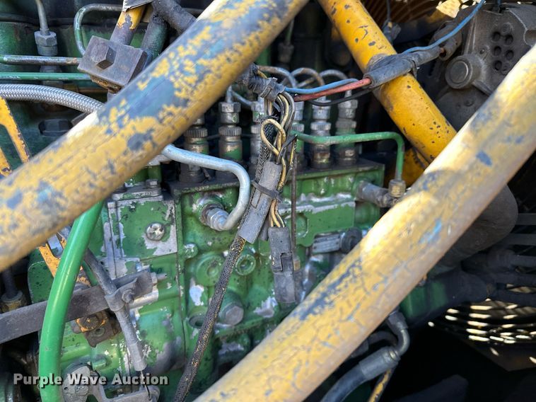 image for item DQ7391 1993 John Deere 850B  dozer