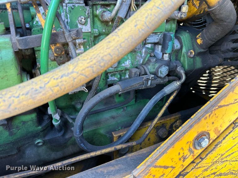 image for item DQ7391 1993 John Deere 850B  dozer