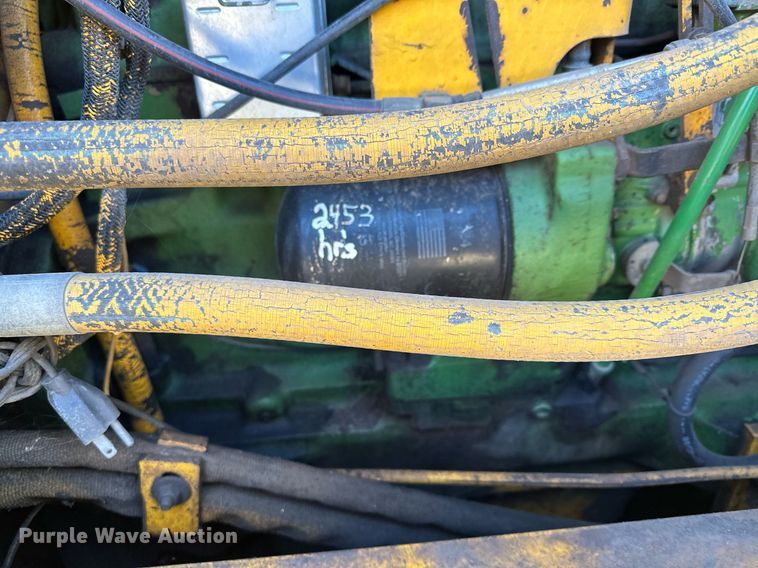 image for item DQ7391 1993 John Deere 850B  dozer