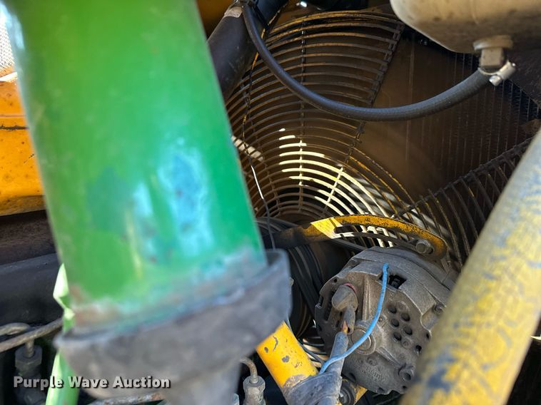 image for item DQ7391 1993 John Deere 850B  dozer