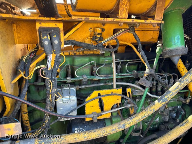 image for item DQ7391 1993 John Deere 850B  dozer