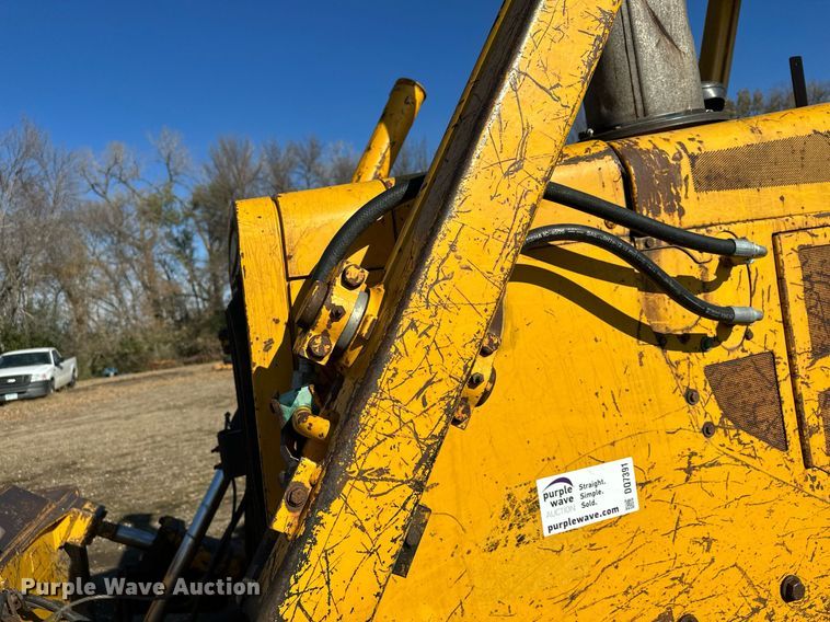 image for item DQ7391 1993 John Deere 850B  dozer