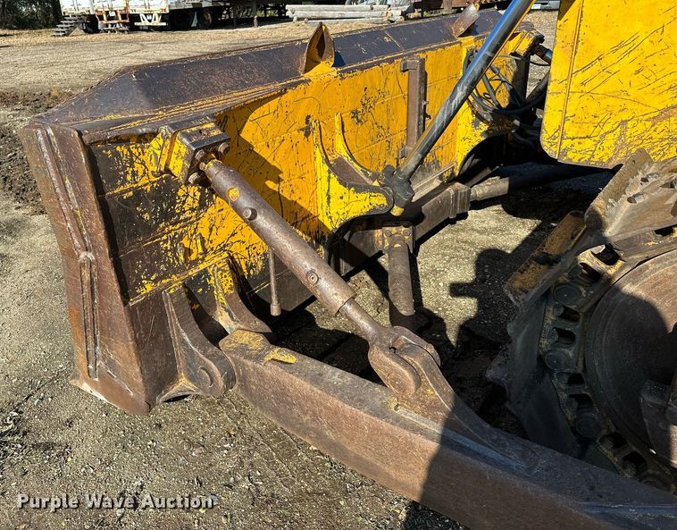 image for item DQ7391 1993 John Deere 850B  dozer