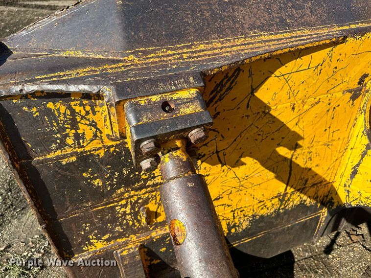 image for item DQ7391 1993 John Deere 850B  dozer