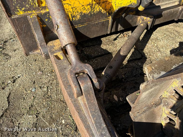 image for item DQ7391 1993 John Deere 850B  dozer