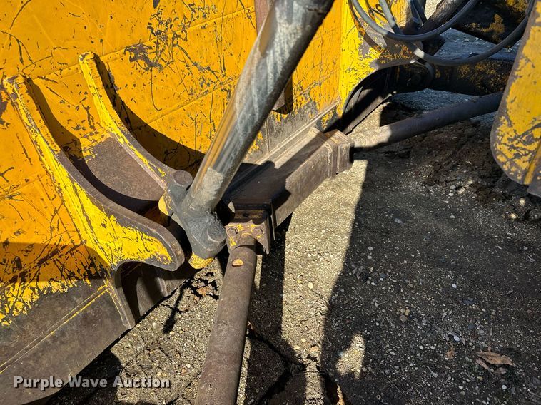 image for item DQ7391 1993 John Deere 850B  dozer